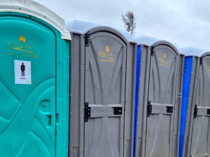 Baños químicos portátiles Servifosas Nahuelbuta con marca